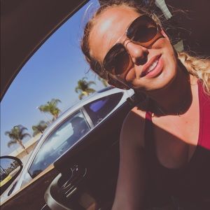 Meet your Posher, Chrystal